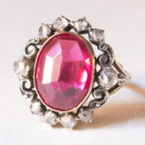 Anello a margherita vintage in stile antico in oro giallo 14K e argento con rubino sintetico (4.60ct ca.) e diamanti di taglio rosetta, anni ‘50/‘60