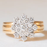 Anello a fiore vintage in oro giallo e bianco 14K con diamanti di taglio brillante (0.95ctw ca.), anni ‘60/‘70