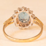 Anello a margherita vintage in oro giallo e bianco 9K con topazio azzurro (1.70ct ca.) e diamanti (0.14ctw ca.), anni ‘80