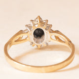 Anello a margherita vintage in oro giallo 9K con zaffiro (0.30ct ca.) e diamanti (0.06ctw ca.), anno 1970