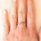 Anello intrecciato vintage in oro rosa e bianco 9K con diamanti, anni ‘90