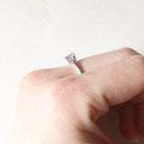 Trilogy vintage in oro bianco 9K con tanzanite (0.35ct ca.) e diamanti (0.03ctw ca.), anni ‘90