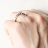 Anello vintage in oro bianco 9K con diamanti di taglio brillante (0.30ctw ca.), anni ‘70/‘80