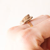 Anello vintage in oro giallo 9K con cammeo su lava, anni ‘40/‘50