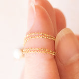 Collana vintage con catenina in oro giallo 9K e con ciondolo in oro giallo e bianco 9K con ametista (0.35ct ca.) e diamanti, anni ‘70