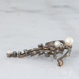 Collana con pendente/spilla Art Nouveau in oro giallo 18K e argento con diamanti di taglio rosetta (0.50ctw ca.), rubini e perle bianche, anni ‘10/‘20