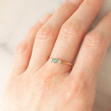 Trilogy vintage in oro giallo 9K con smeraldo e diamanti, anno 1981