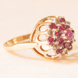 Anello vintage in oro giallo 9K con rubini (0.44ctw ca.) e diamanti (0.06ctw ca.), anni ‘80