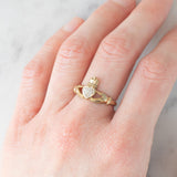 Anello Claddagh vintage in oro giallo 9K con diamanti