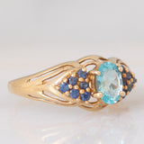 Anello vintage in oro giallo 9K con apatite (0.80ctw ca.) e zaffiri (0.37ctw ca.), anni ‘80/‘90