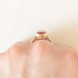 Anello da cocktail vintage in oro giallo 8K con rubino sintetico (10ct ca.), anni ‘70