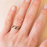 Anello vintage in oro giallo 9K con zaffiri (0.32ctw ca.) e diamanti (0.06ctw ca.), anno 1994