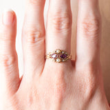 Anello vintage in oro giallo 14K con ametiste e perline bianche, anni ‘50