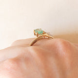 Anello in oro giallo e bianco 10K con smeraldo (0.50ct ca.) e topazi bianchi, anno 2016