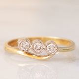 Trilogy vintage in oro giallo e bianco 14K con diamanti di taglio brillante (0.30ctw ca.), anni ‘60/‘70