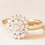 Anello a fiore vintage in oro giallo e bianco 14K con diamanti di taglio brillante (0.93ctw ca.), anni ‘60/‘70