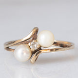Trilogy vintage in oro giallo 9K con perle bianche e diamante di taglio huit-huit, anni ‘50/‘60