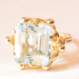 Anello da cocktail vintage in oro giallo 18K con acquamarina (7.50ct ca.), anni ‘60/‘70