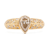 ANELLO IN ORO GIALLO 18K CON DIAMANTE CENTRALE FANCY BROWN A GOCCIA (0.82CT) E DIAMANTI (0.14CTW), ANNI ‘80/‘90