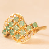 Anello vintage in oro giallo 18K con smeraldi (0.20ctw ca.) e diamanti (0.10ctw ca.), anni ‘70/‘80