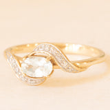 Anello vintage in oro giallo e bianco 9K con topazio azzurro trattato (0.40ct ca.) e diamanti, anni ‘60/‘70