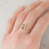 Toi et Moi vintage in oro giallo 18K con zaffiro (0.09ct ca.), smeraldo (0.06ct ca.) e diamanti, anni ‘70/‘80