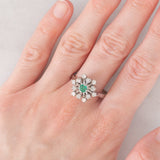 Anello a fiocco di neve in oro bianco 14K con smeraldo (0.13ct ca.) e diamanti (0.24ctw ca.), anni ‘70