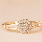 Anello a fiore vintage in oro giallo e bianco 9K con diamanti (0.10ctw ca.), anni ‘70