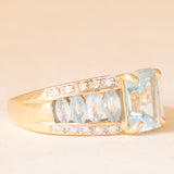 Anello a fascia vintage in oro giallo e bianco 14K con topazi azzurri trattati (2.30ctw ca.), anni ‘70