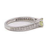 Anello vintage in platino 900 con diamante centrale di 0,33ct e diamanti di contorno di 0,29ctw