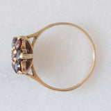 Anello a fiore vintage in oro giallo 9K con granati (0.70ctw ca.), anno 1966