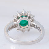 Anello a margherita in platino con smeraldo cabochon (1.35ct) e diamanti (1.13ctw), anni ‘70/‘80