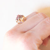 Anello vintage in oro giallo 9K con rubini (0.44ctw ca.) e diamanti (0.06ctw ca.), anni ‘80