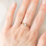 Anello vintage in oro giallo 9K con topazio azzurro (0.40ct ca.), anni ‘70/‘80
