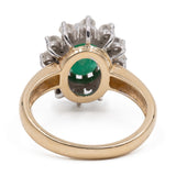 Anello vintage a margherita in oro giallo e bianco 14K con smeraldo (1.75ct ca.) e diamanti di taglio brillante (0.72ctw ca.), anni '70