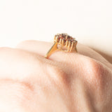 Anello a margherita vintage in oro giallo 8K con granati (0.70ctw ca.), anni ‘60