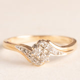 Anello vintage in oro giallo e bianco 9K con diamanti di taglio brillante (0.12ctw ca.), anni ‘70/‘80
