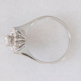 Anello a margherita in oro bianco 18K con diamanti (0.32ctw ca.), anni ‘70