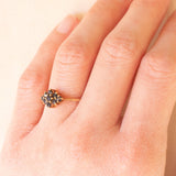 Anello a fiore vintage in oro giallo 9K con zaffiri (0.30ctw ca.), anni ‘80
