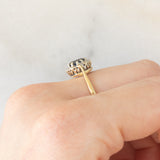 Anello a margherita vintage in oro giallo 9K con zaffiro (0.75ct ca.) e diamanti (0.10ctw ca.), anno 1981