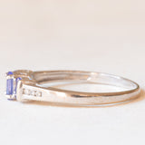 Trilogy vintage in oro bianco 9K con tanzaniti (0.50ct ca.) e diamanti (0.03ctw ca.), anni ‘80/‘90