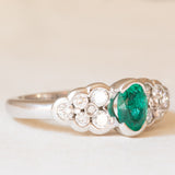 Anello vintage in oro bianco 18K con smeraldo (0.50ct ca.) e diamanti di taglio brillante (0.50ctw ca.)