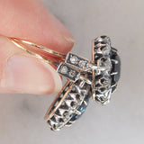 Orecchini pendenti antichi in oro giallo 18K e argento con zaffiri (5ctw ca.) e diamanti di taglio vecchia miniera (1ctw ca.), primi del ‘900