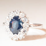 Anello a margherita vintage in oro bianco 14K con zaffiro (1.40ct ca.) e diamanti (0.30ctw ca.), anni ‘60/‘70