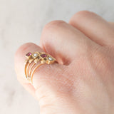Anello “quadruplo” vintage in oro giallo 18K con paste di vetro rosse e perline bianche, anni ‘60