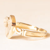 Anello vintage in oro giallo 9K con cammeo su lava, anni ‘40