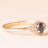 Anello vintage in oro giallo e bianco 9K con zaffiro (0.40ct ca.) e diamanti (0.14ctw ca.), anni ‘2000
