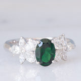 Anello vintage in platino con tsavorite (0.94ct) e due fiori di diamanti (0.78ctw), anni ‘90/anni ‘2000
