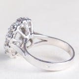 Anello a margherita francese vintage in platino e in oro bianco 18K con acquamarina (1.60ct ca.) e diamanti di taglio brillante (0.80ctw ca.), anni ‘70/‘80