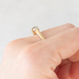 Trilogy antico in oro giallo 14K con tormalina verde di taglio carré (0.35ct ca.) e diamanti di taglio vecchia Europa (0.30ctw ca.), anni ‘20/‘30